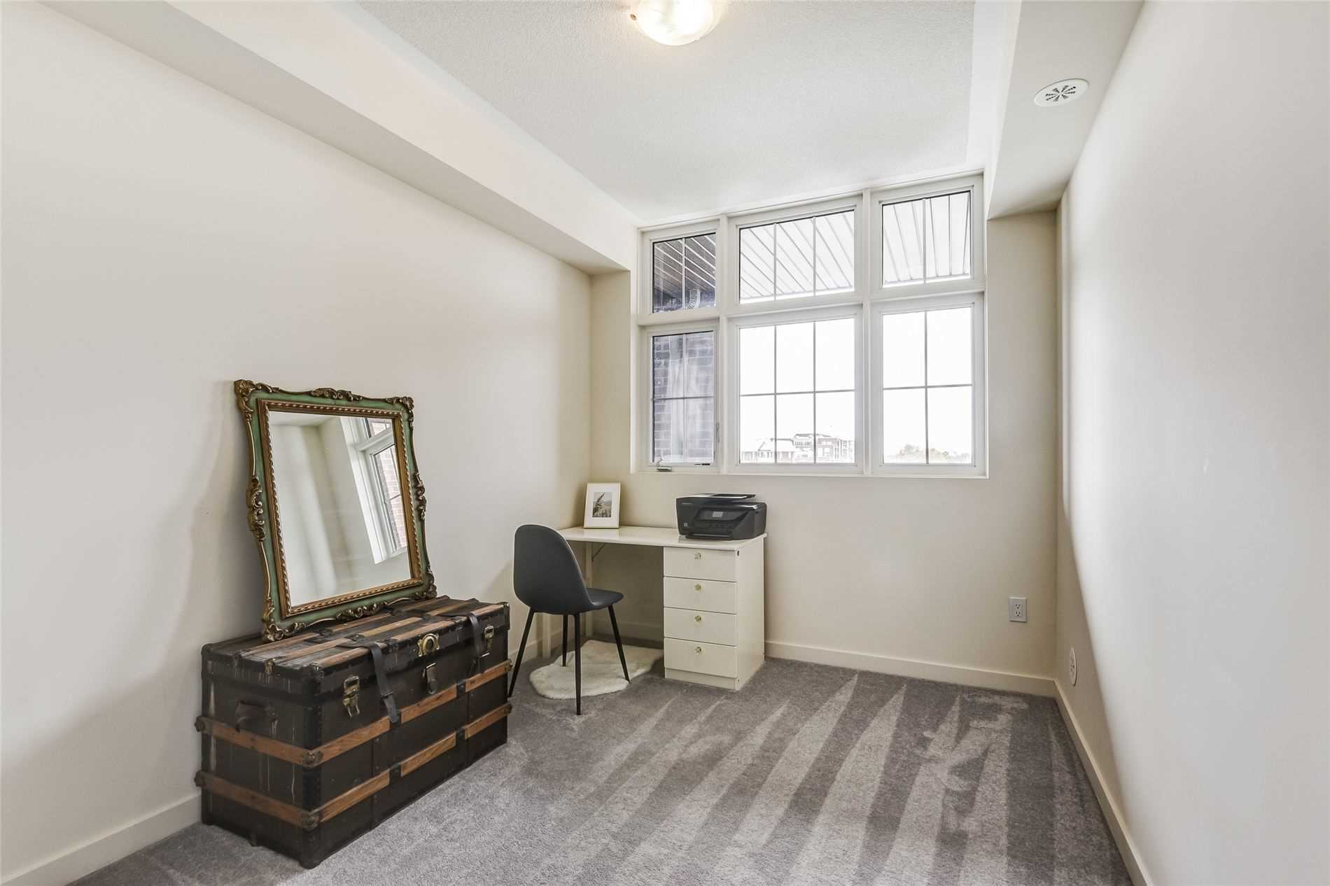 2 Linsmore Pl, #208
