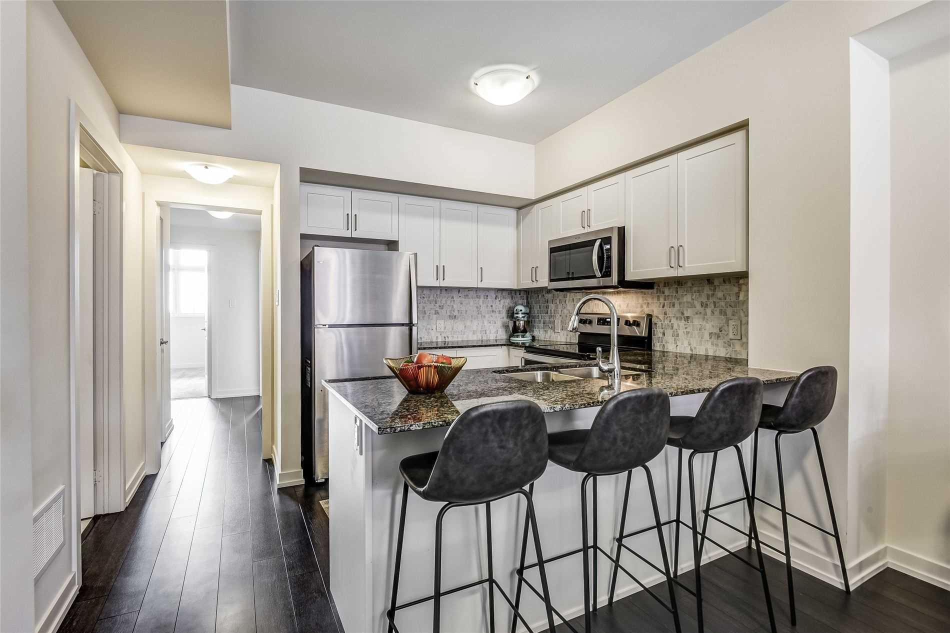 2 Linsmore Pl, #208