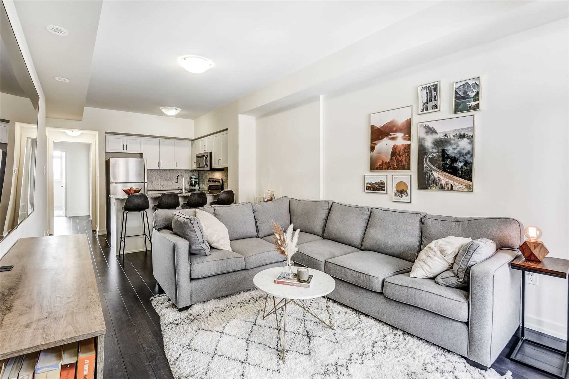 2 Linsmore Pl, #208