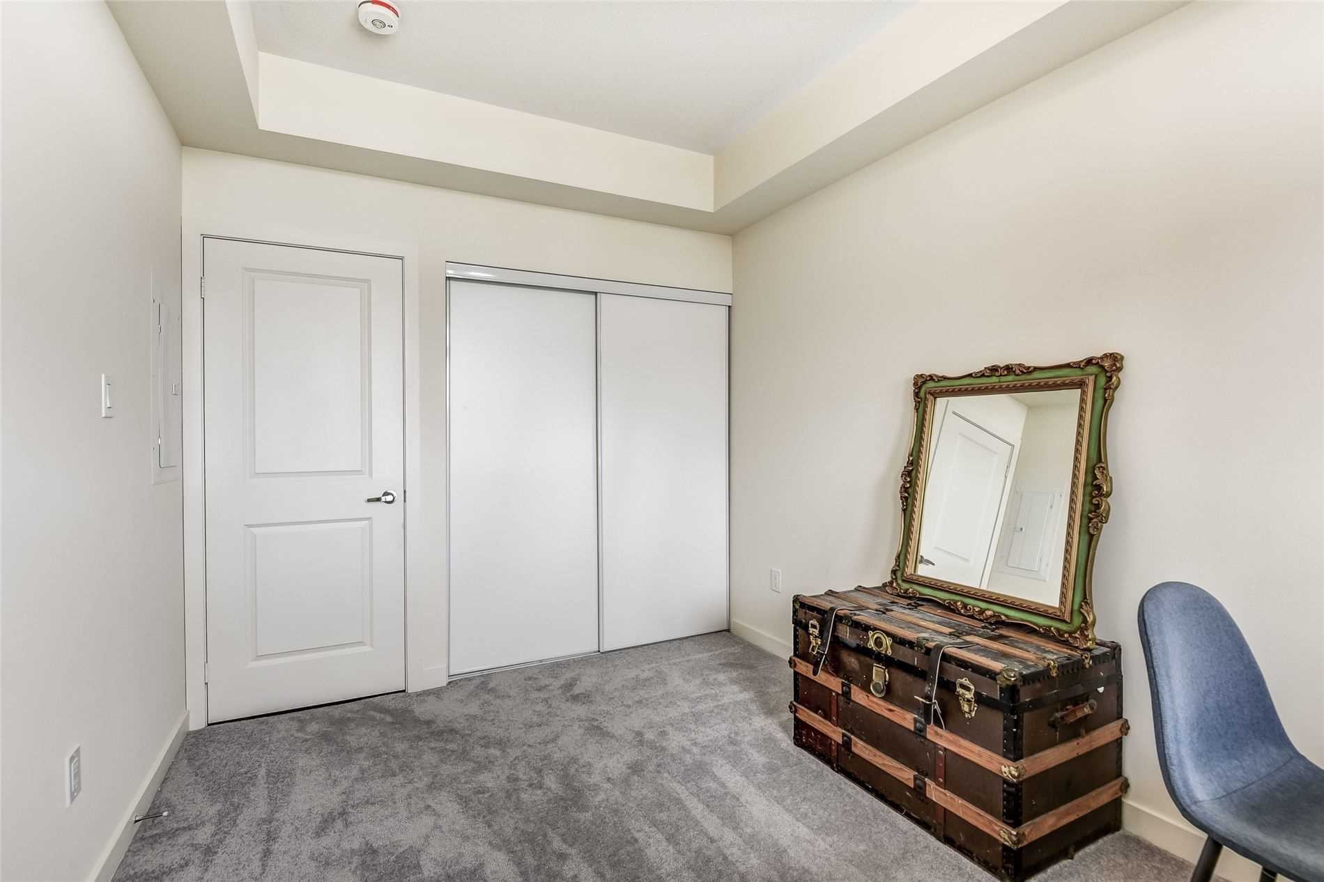 2 Linsmore Pl, #208