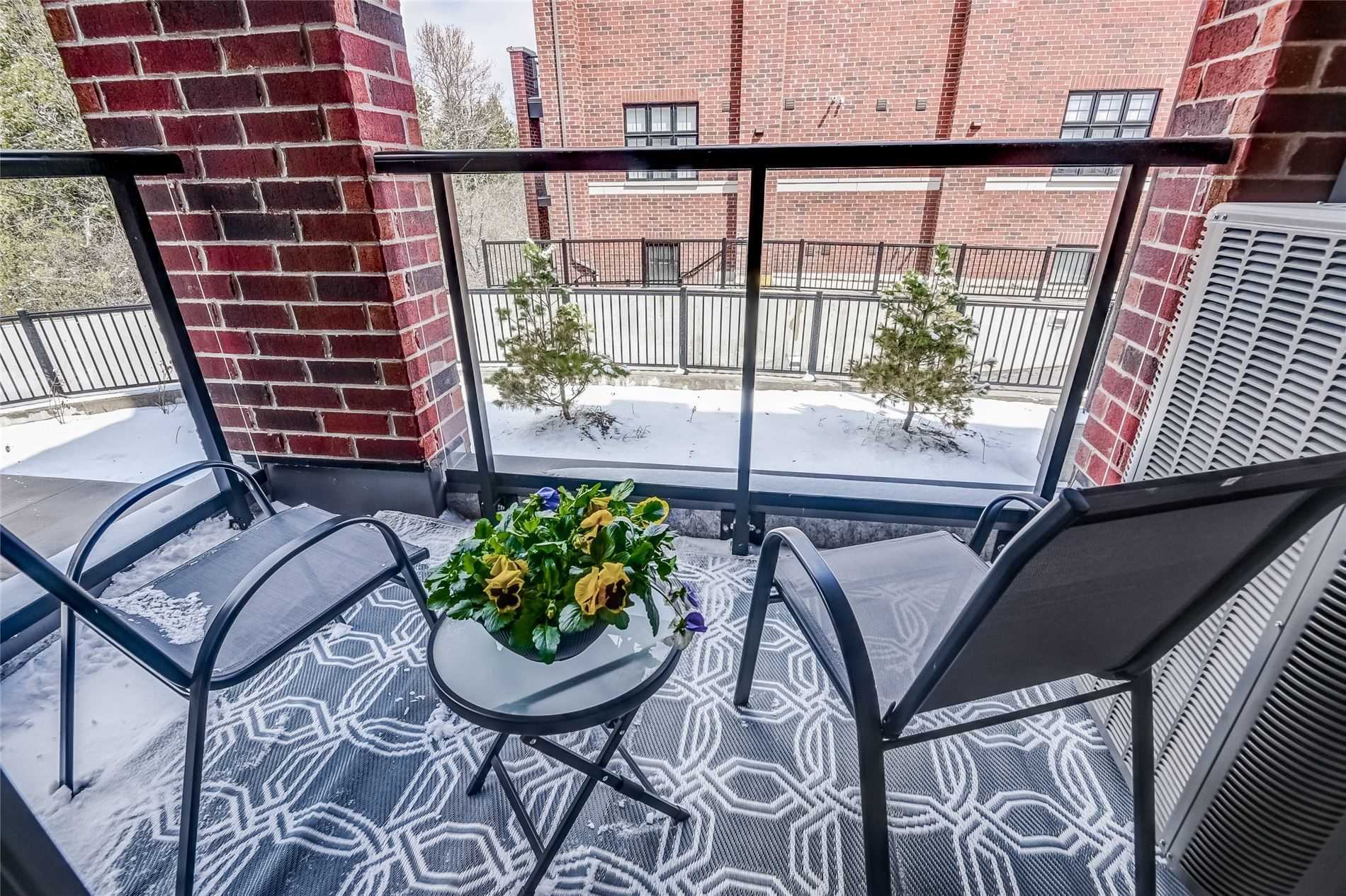2 Linsmore Pl, #208
