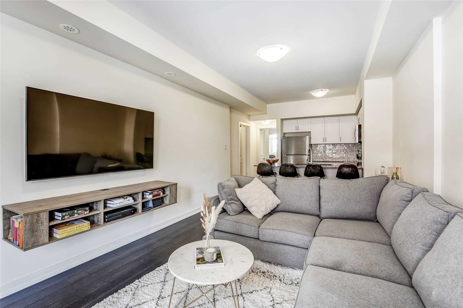 2 Linsmore Pl, #208