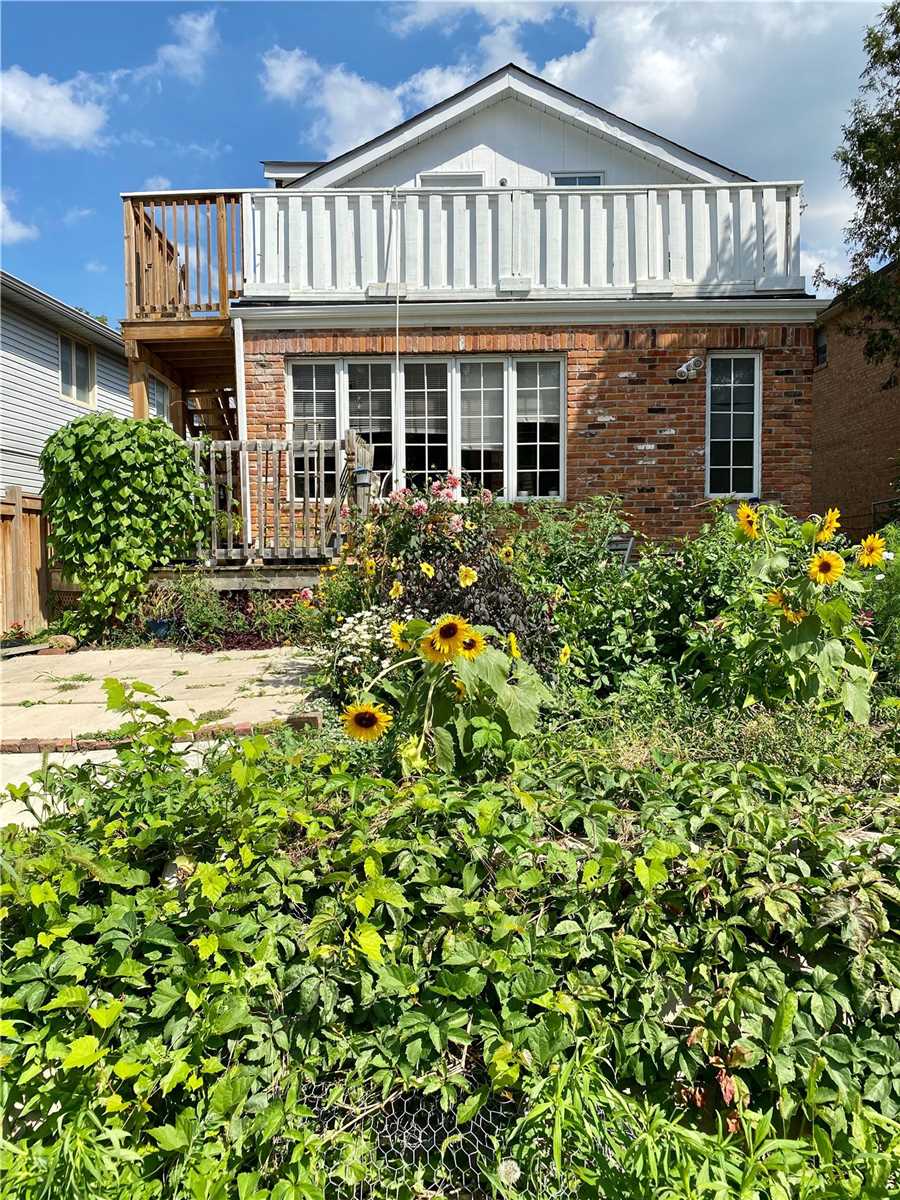 106 Main St S