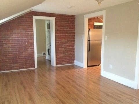 106 Main St S