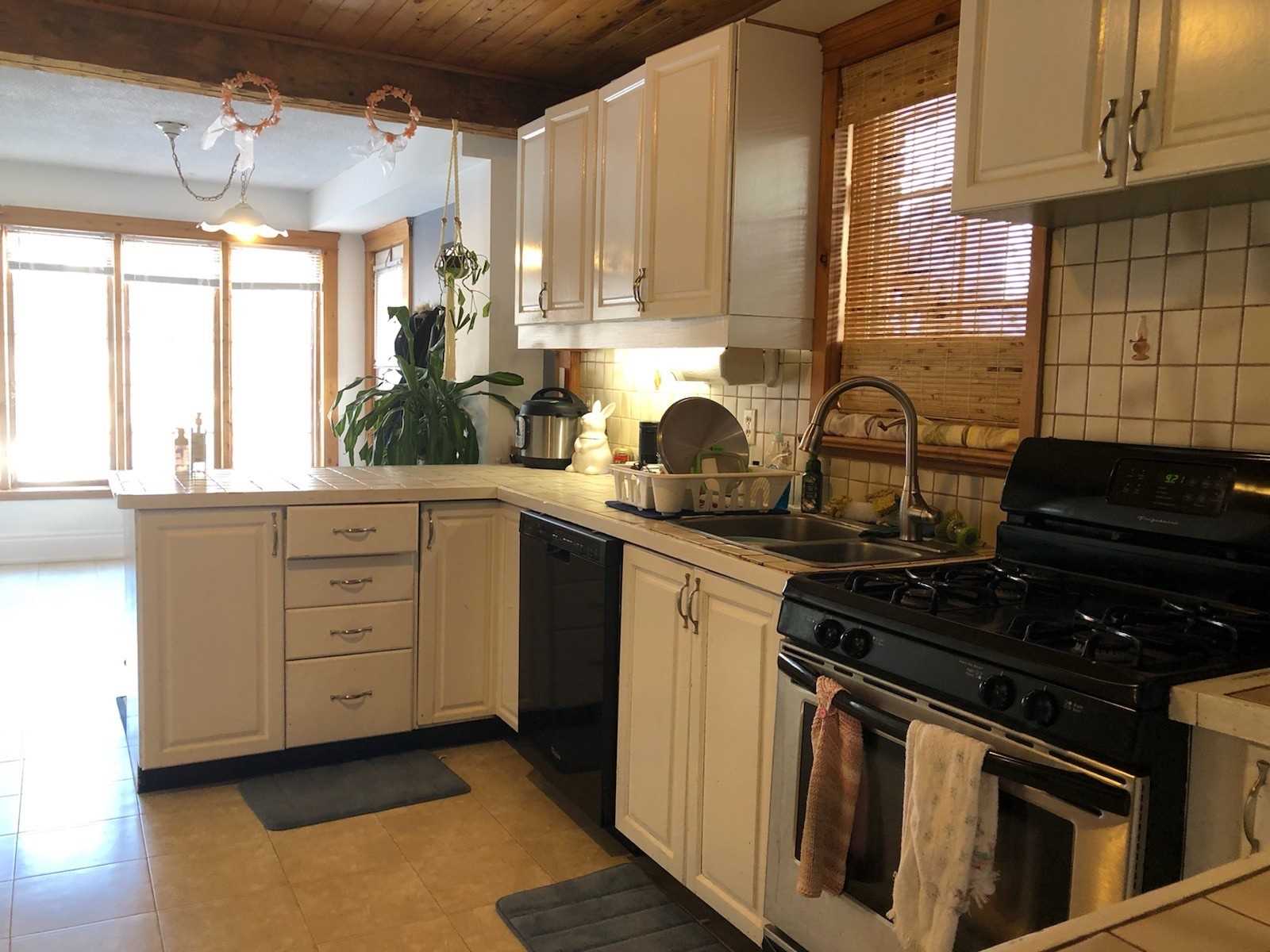 106 Main St S