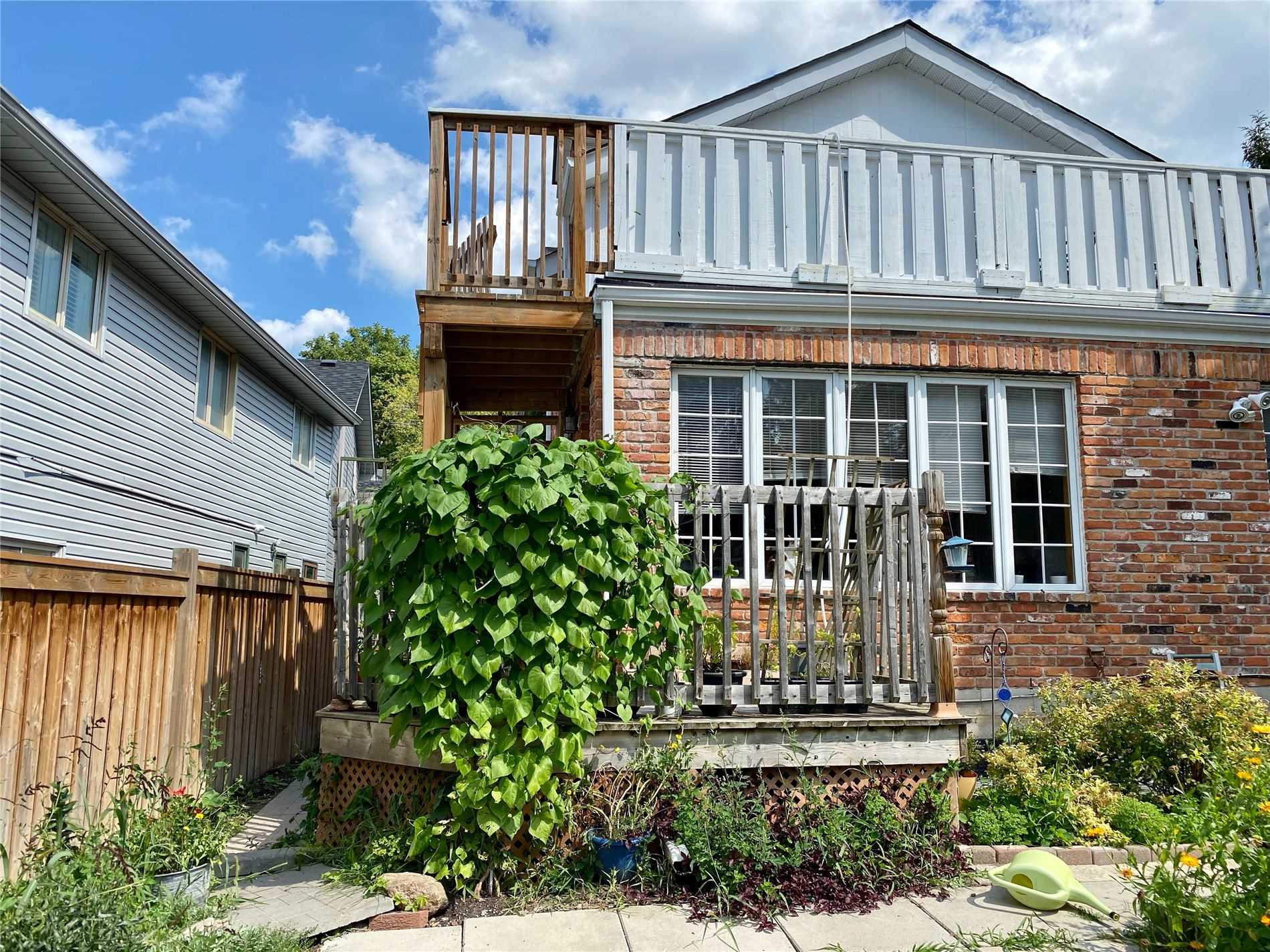 106 Main St S