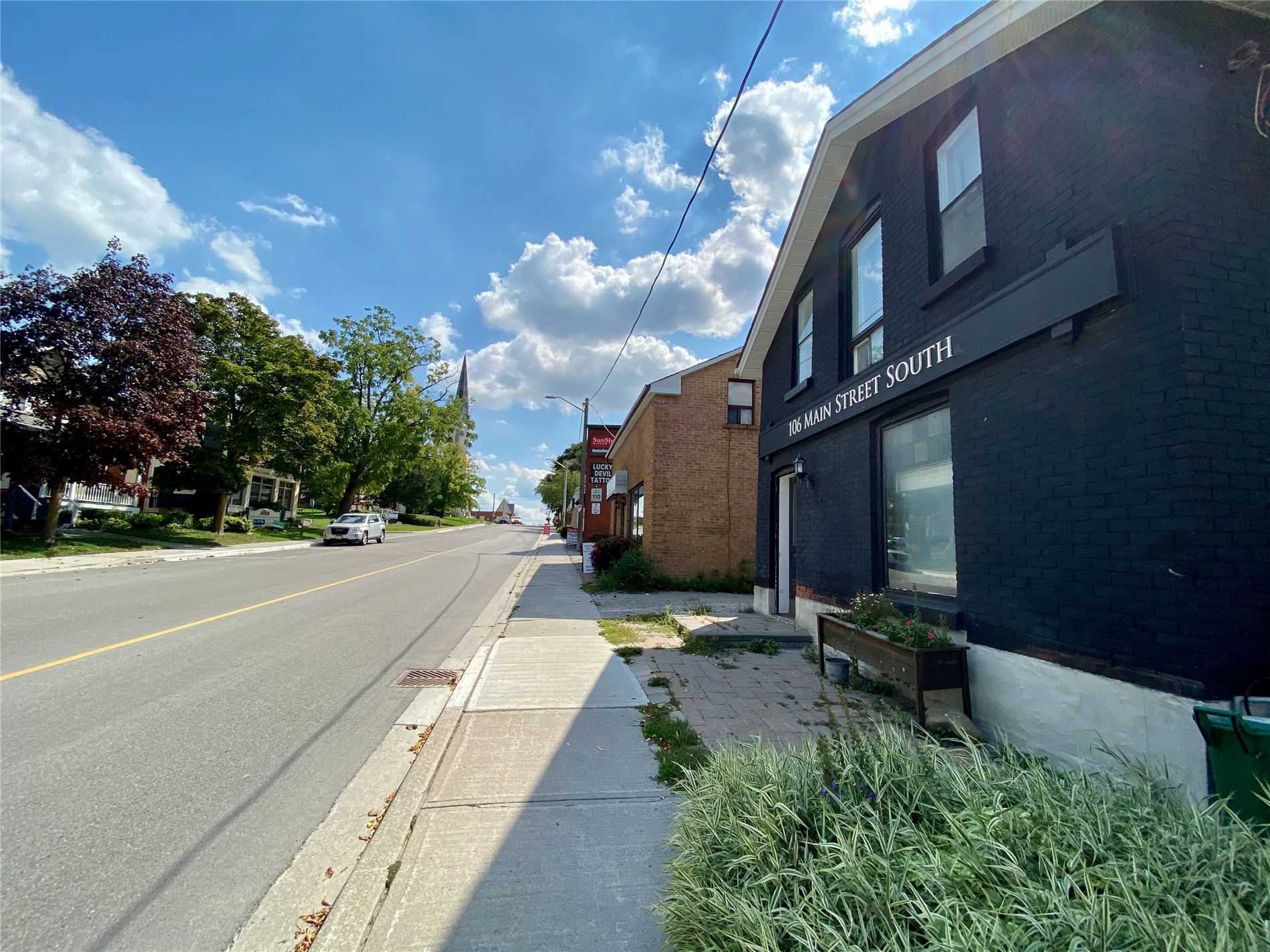 106 Main St S