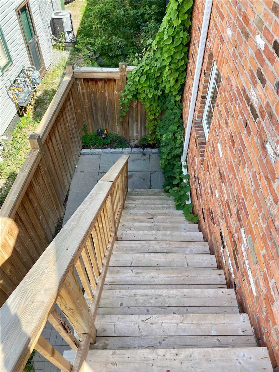 106 Main St S