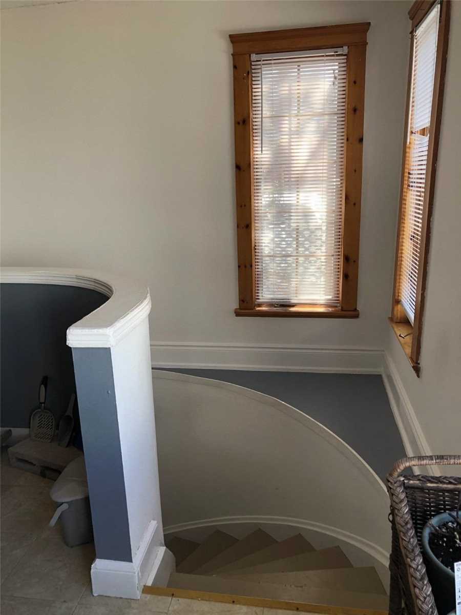 106 Main St S