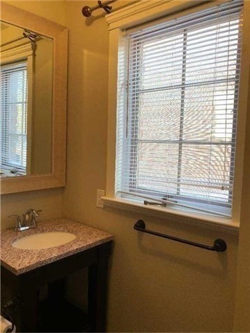 106 Main St S
