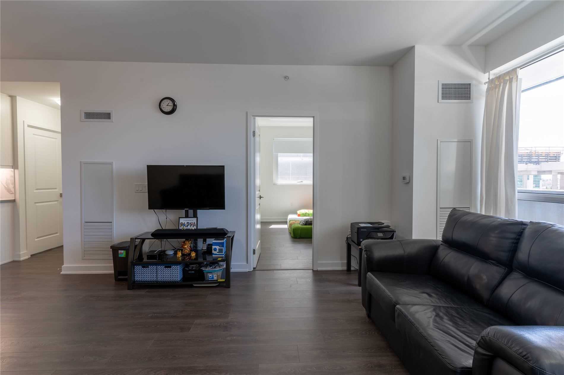 75 Oneida Cres, #410