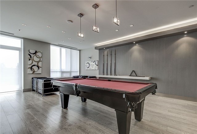 7165 Yonge St, #910