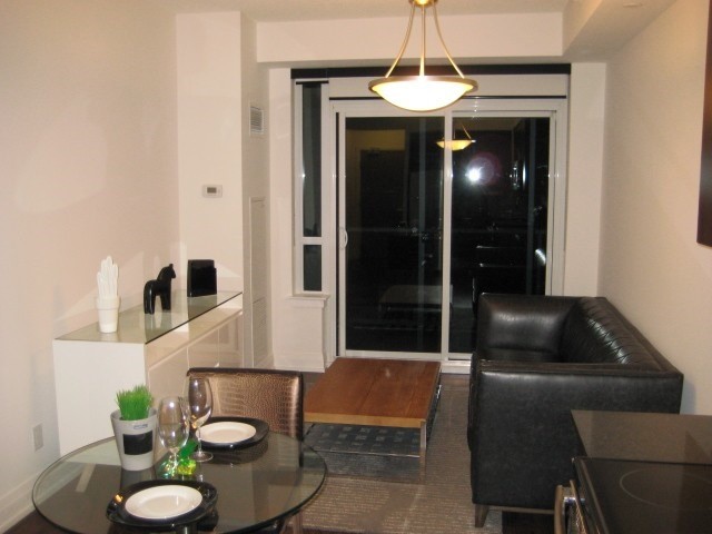 7165 Yonge St, #910