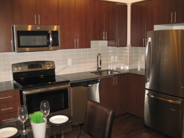7165 Yonge St, #910