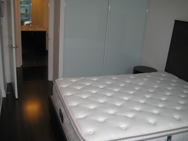7165 Yonge St, #910