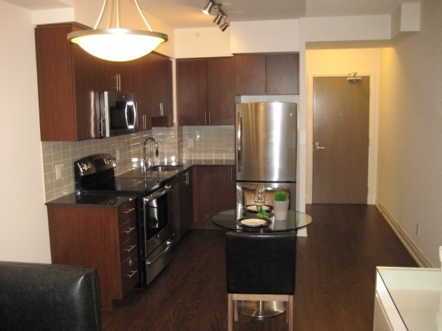 7165 Yonge St, #910