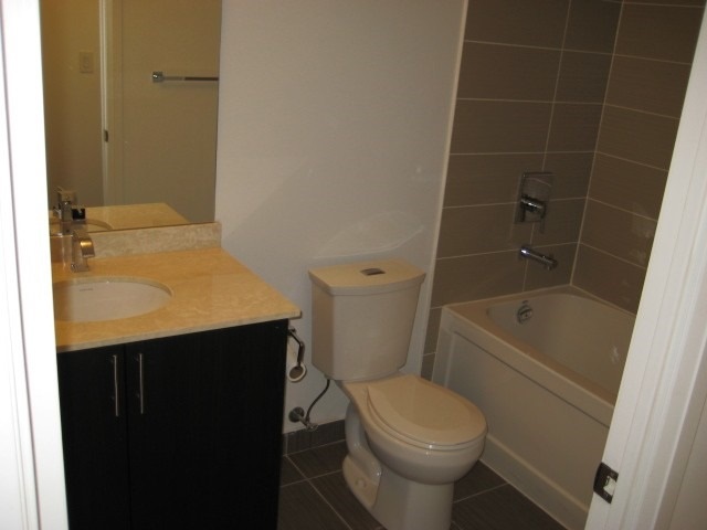 7165 Yonge St, #910