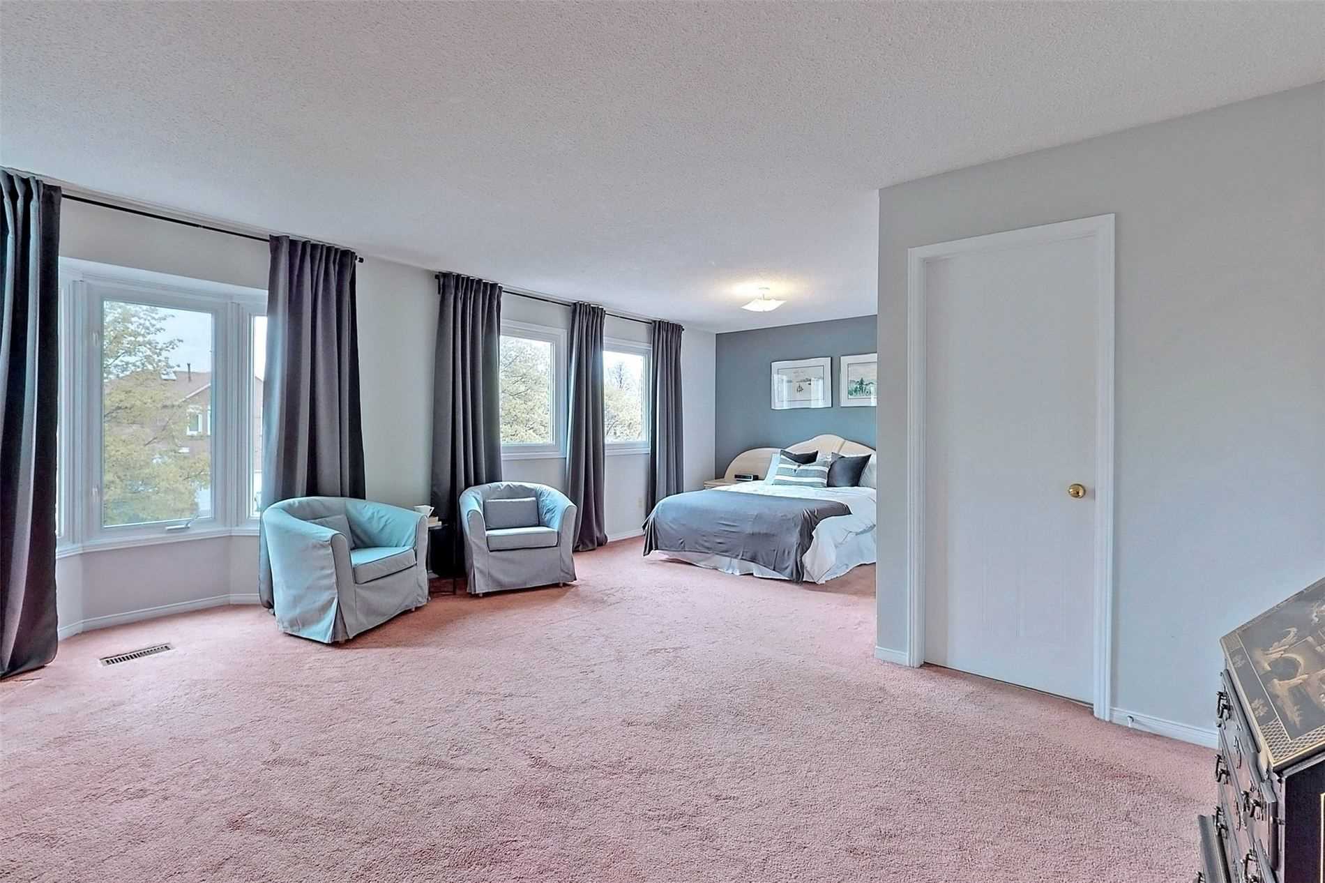 107 Roxborough Lane