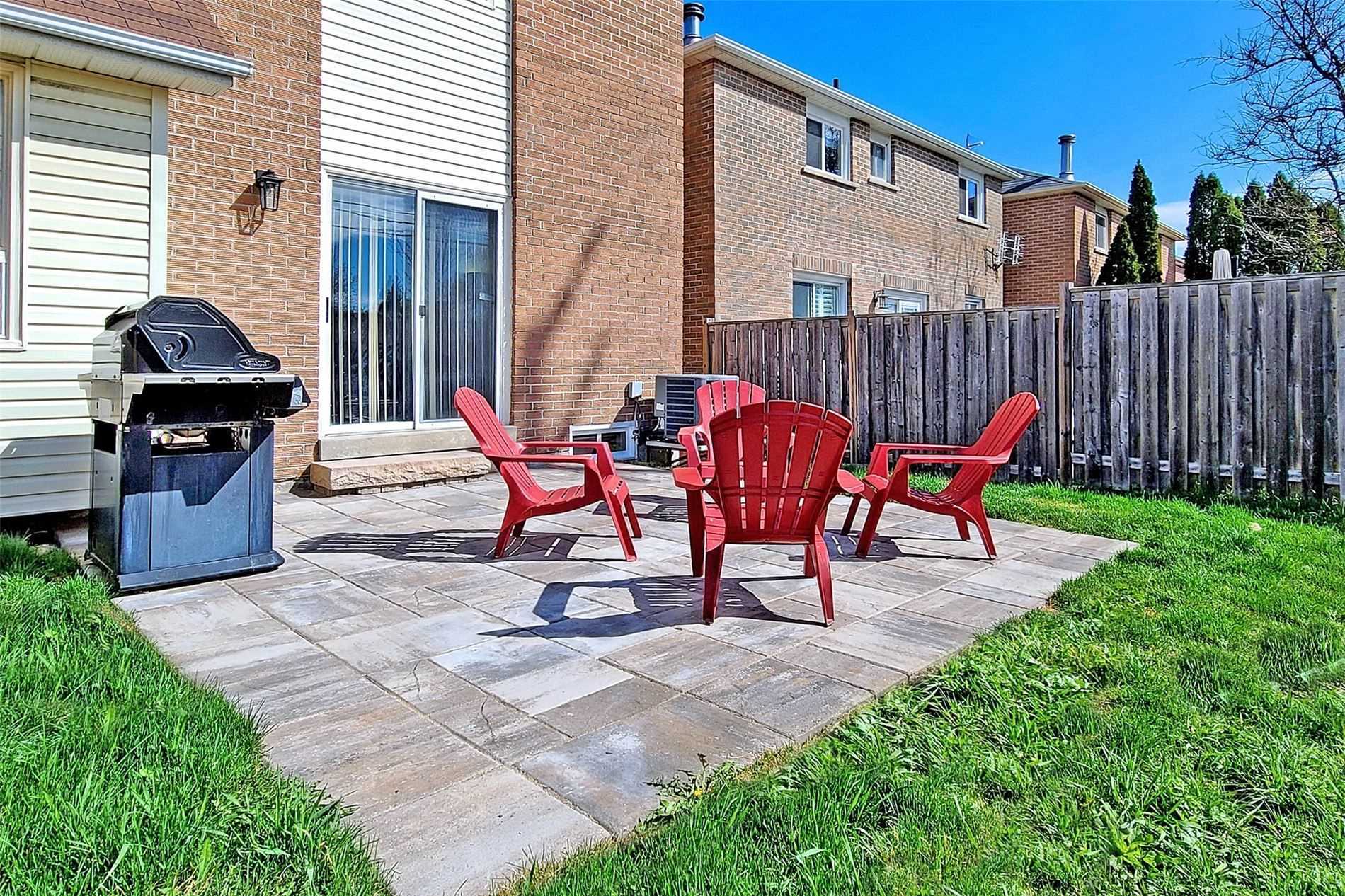 107 Roxborough Lane
