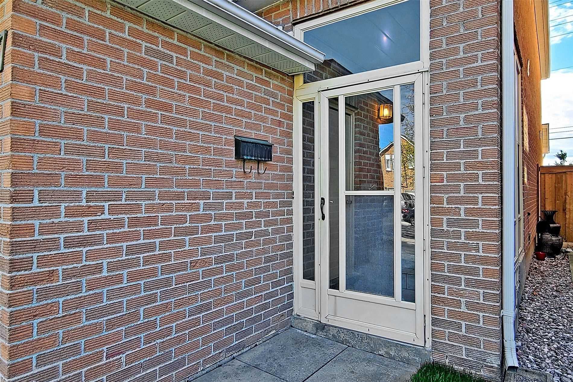 107 Roxborough Lane