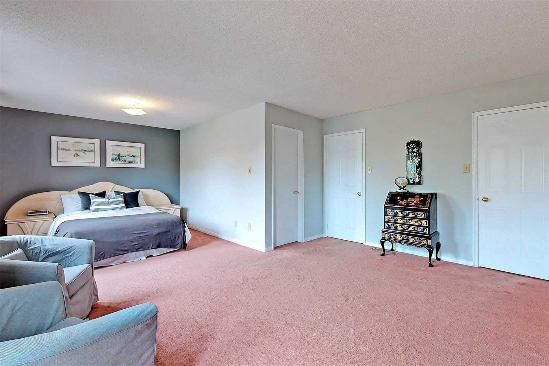107 Roxborough Lane
