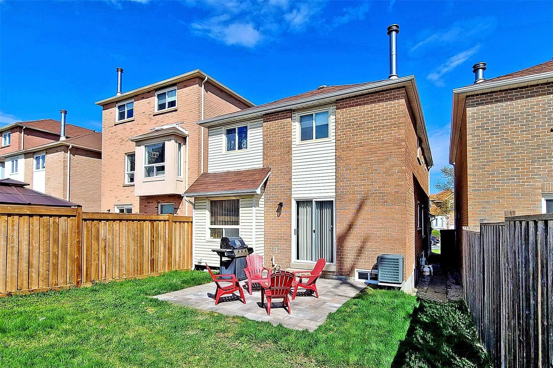 107 Roxborough Lane