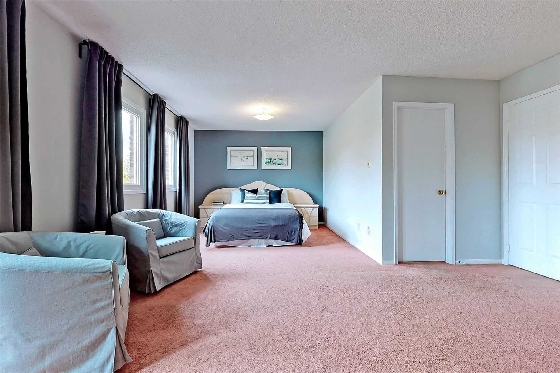 107 Roxborough Lane