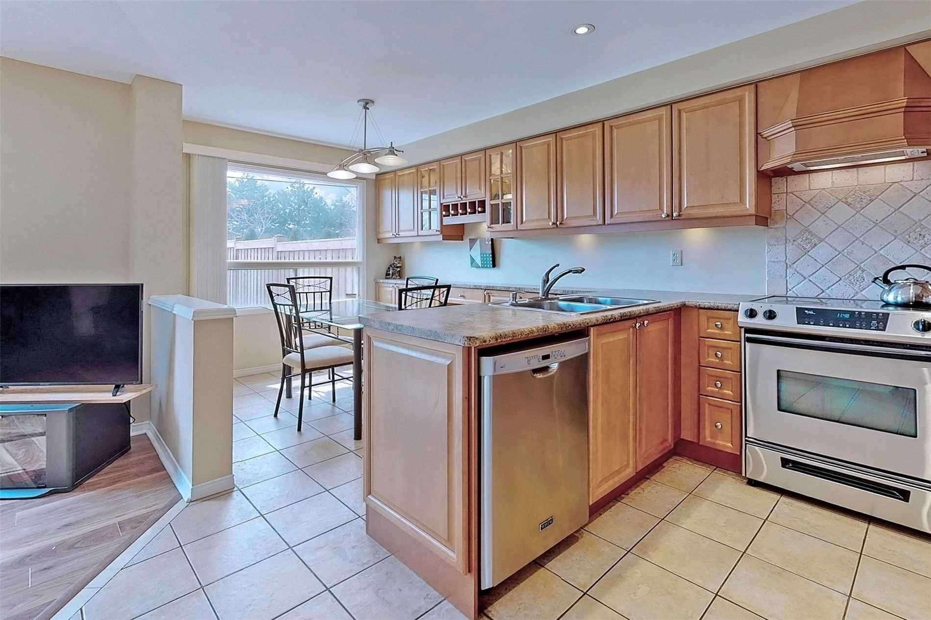 107 Roxborough Lane