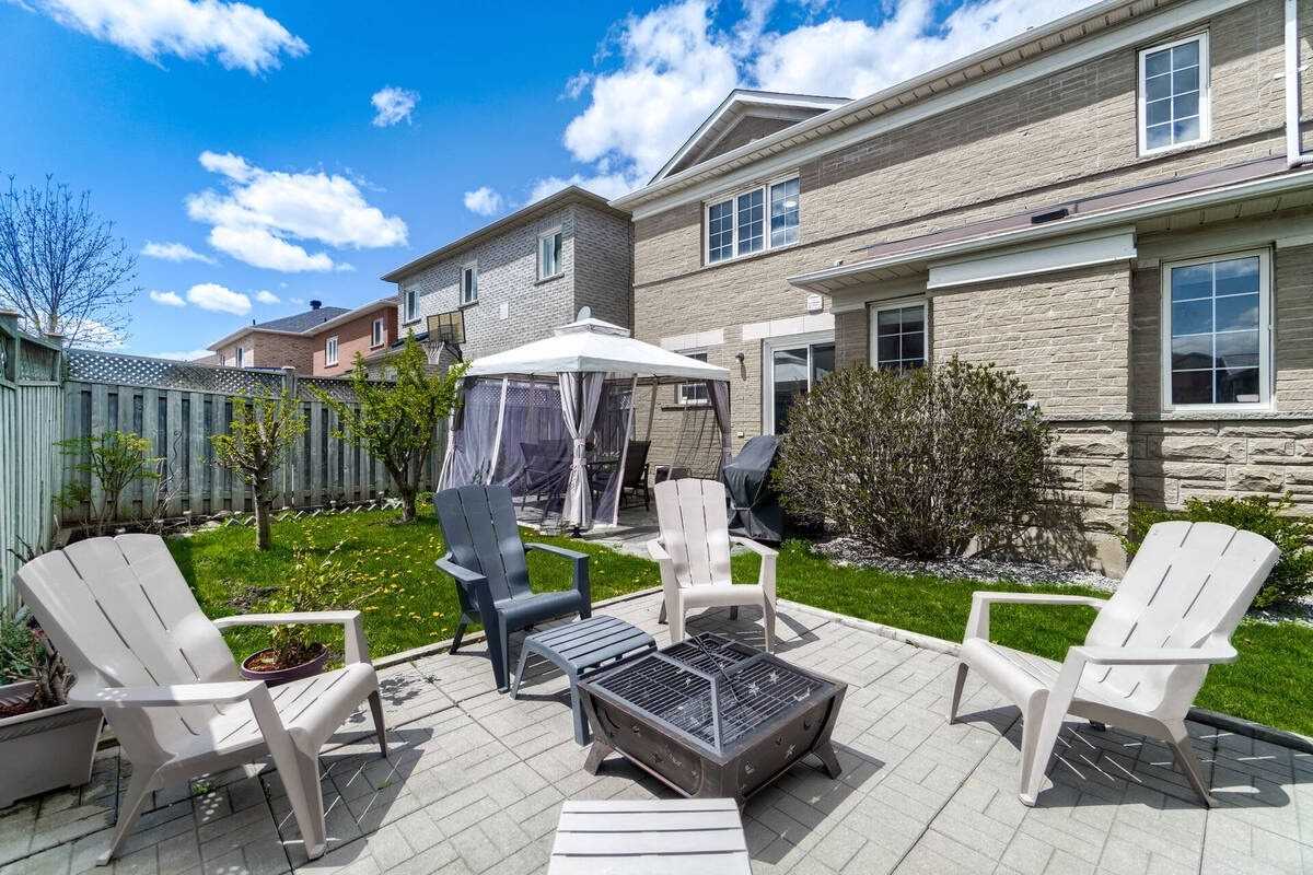 67 Wildberry Cres