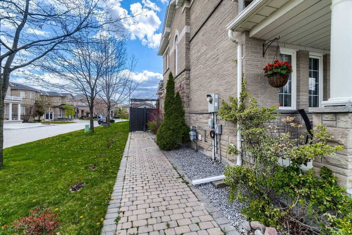 67 Wildberry Cres