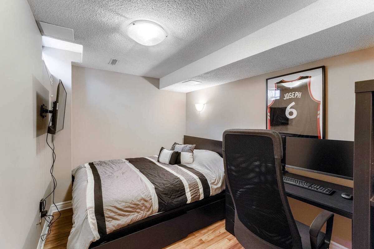 67 Wildberry Cres