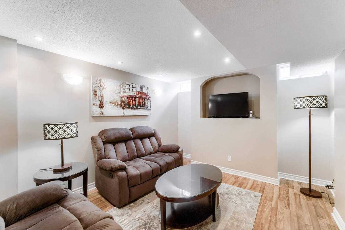 67 Wildberry Cres
