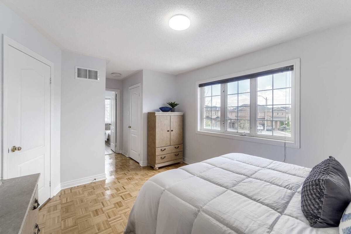 67 Wildberry Cres