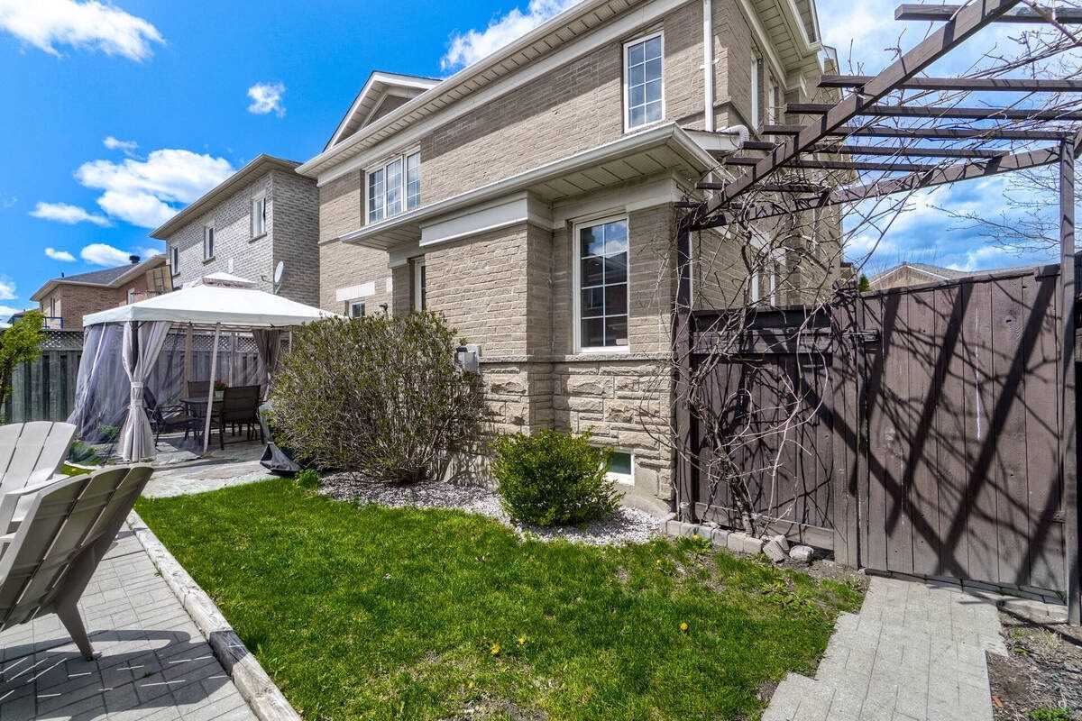 67 Wildberry Cres