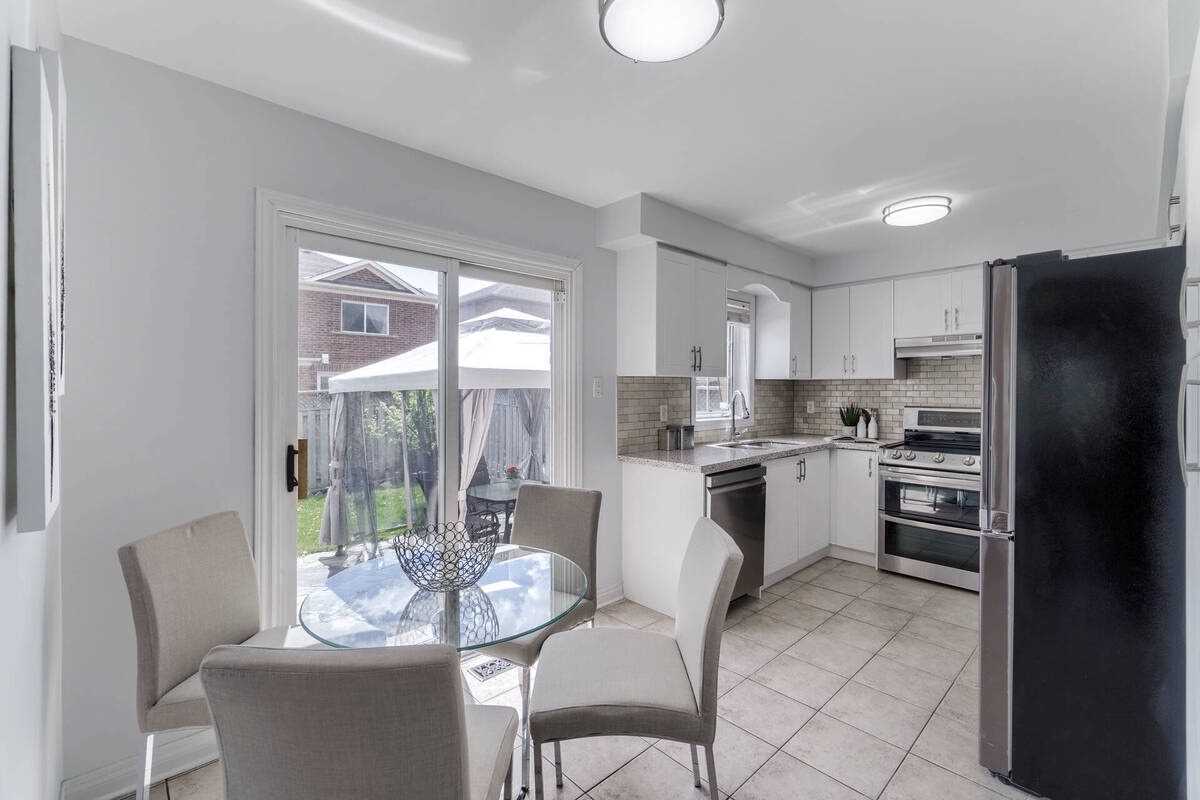 67 Wildberry Cres