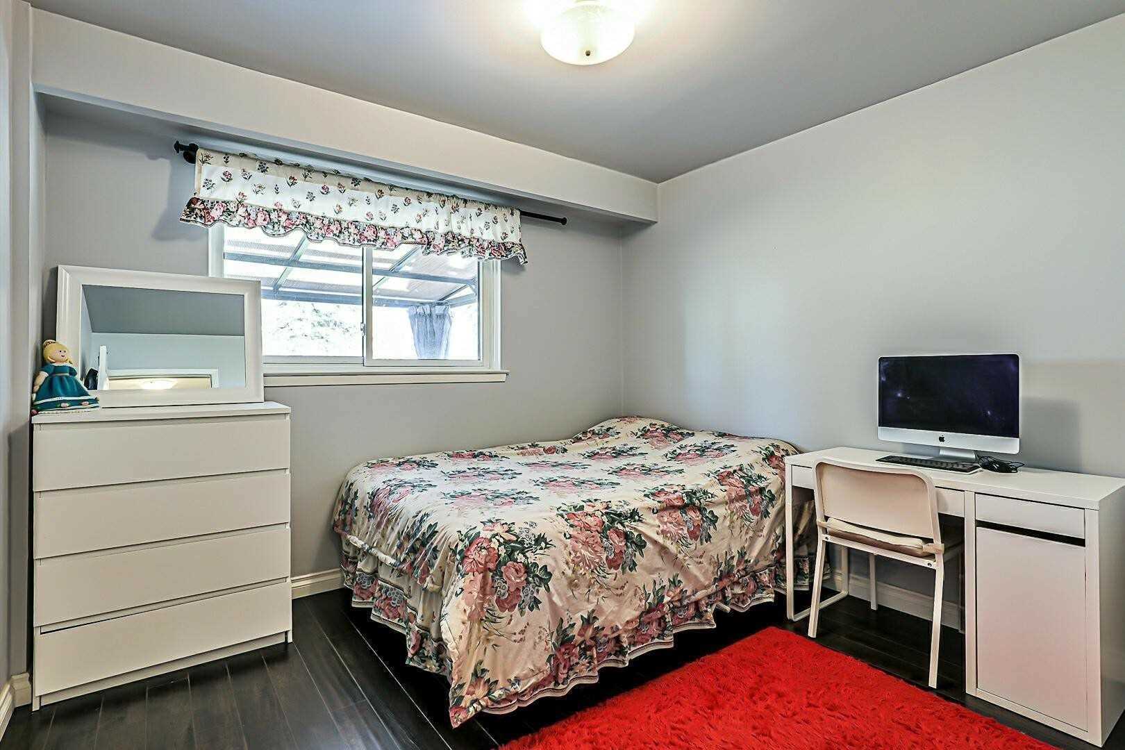 77 Lee Ave
