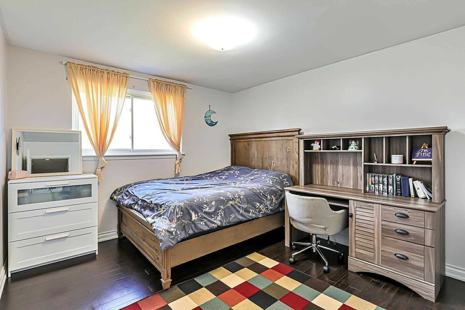 77 Lee Ave