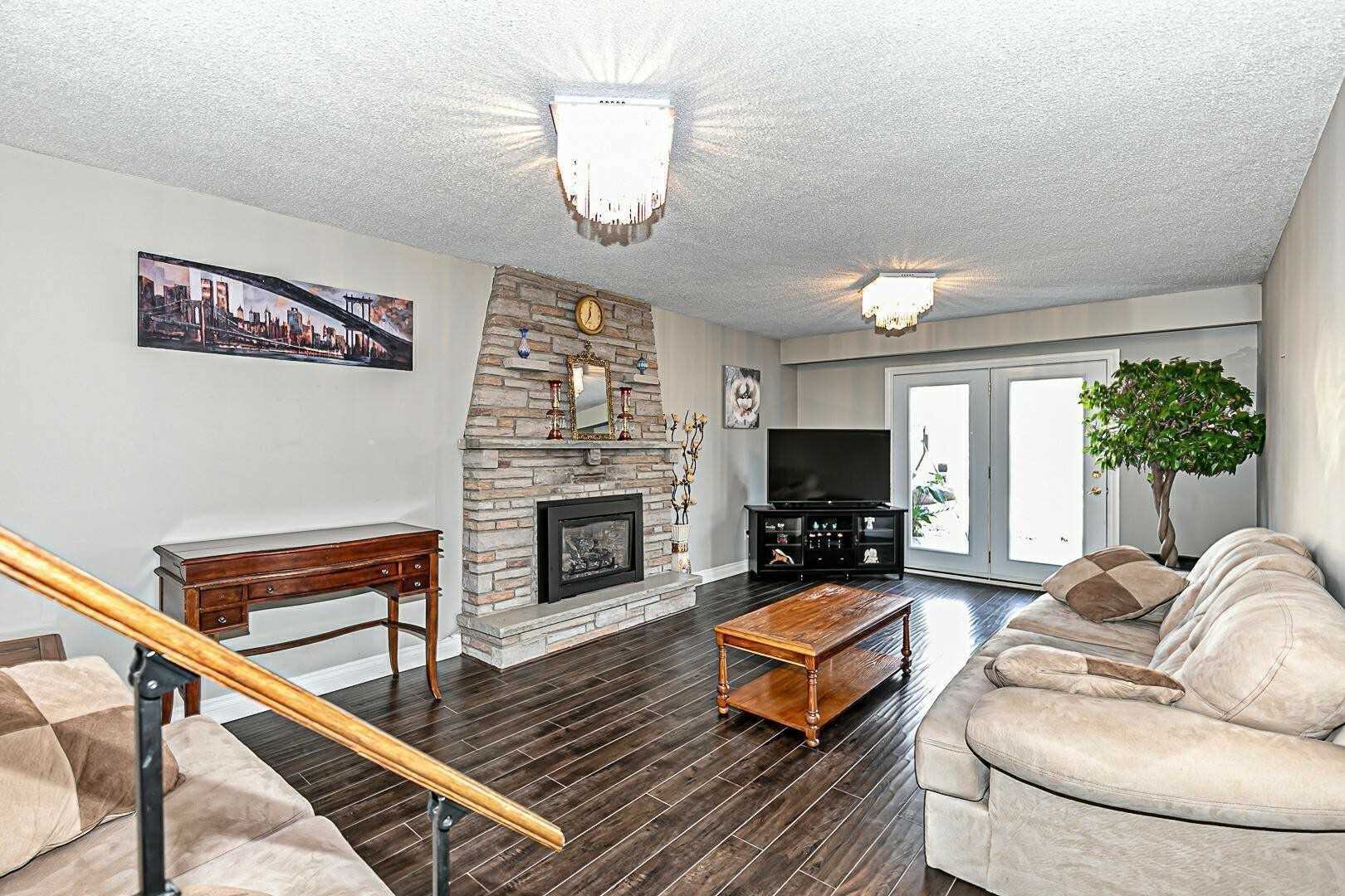77 Lee Ave
