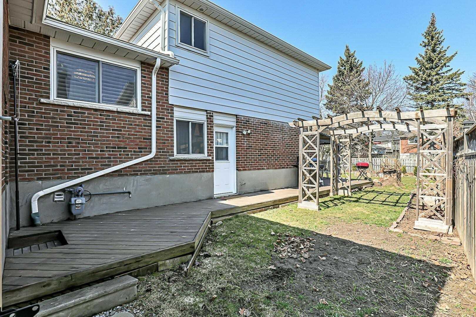 77 Lee Ave