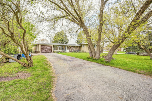 116 Montreal St, Whitchurch-Stouffville