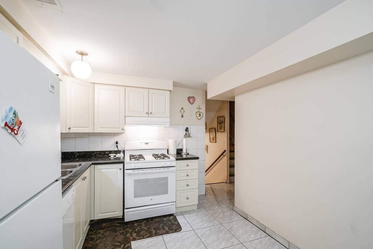 119 Albany Dr