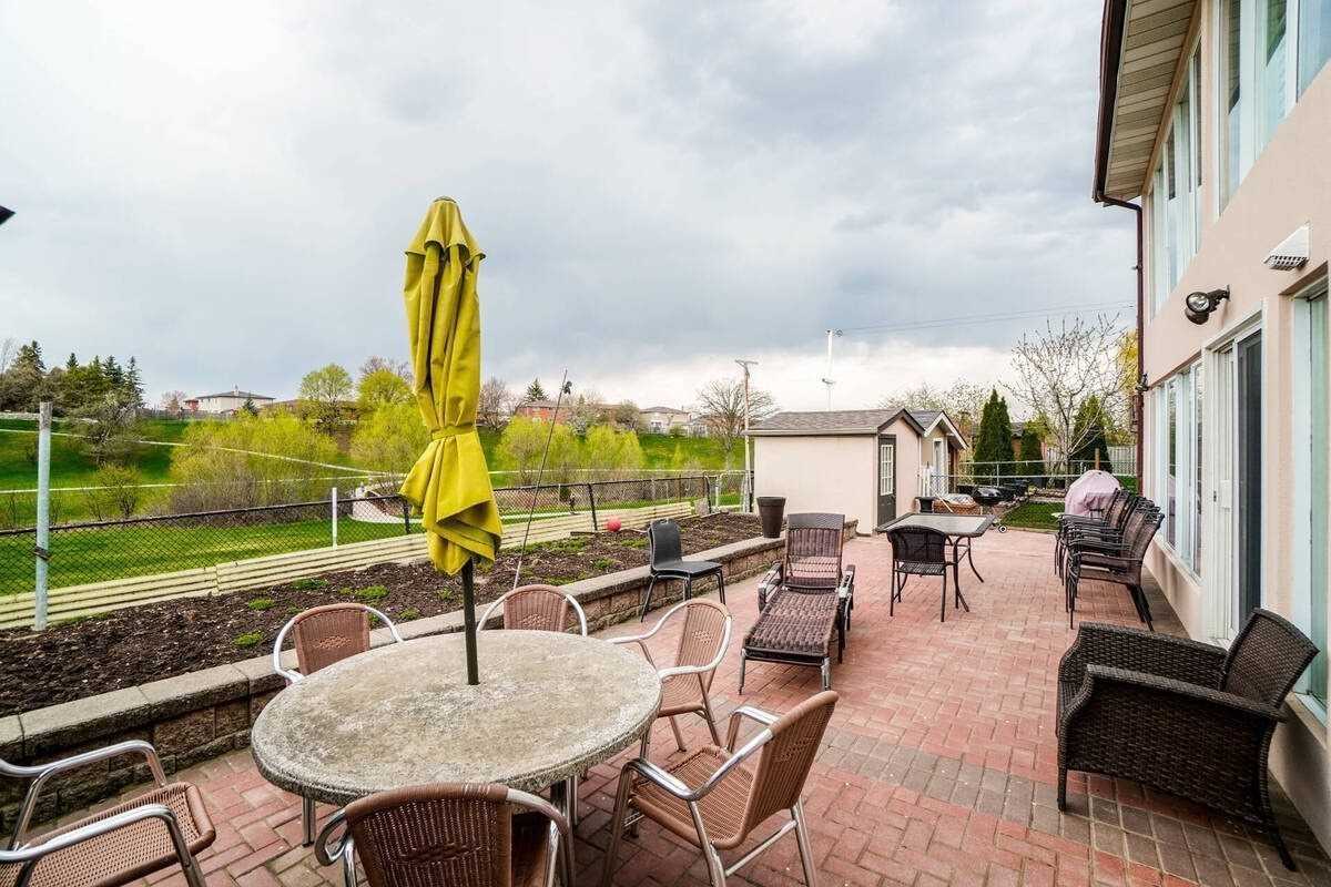 119 Albany Dr