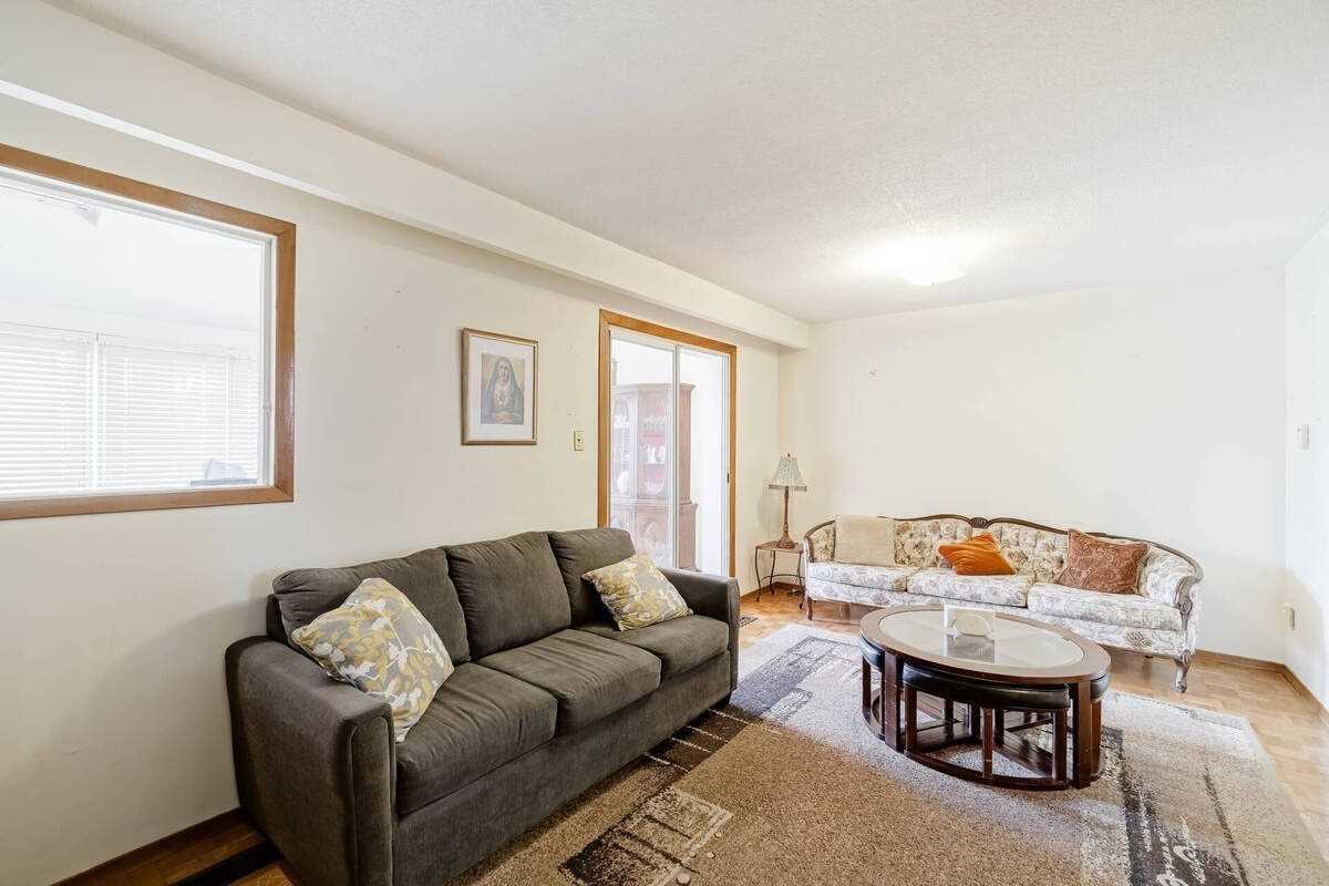 119 Albany Dr