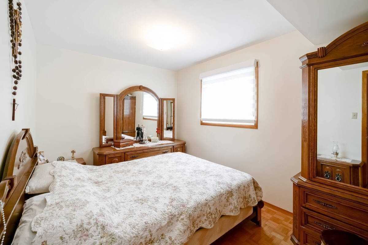119 Albany Dr