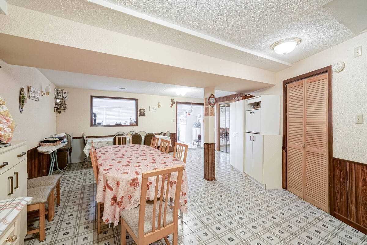 119 Albany Dr