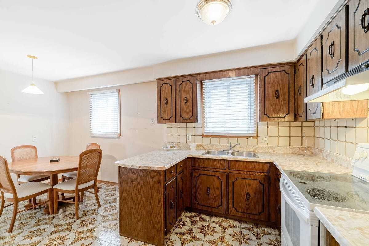 119 Albany Dr