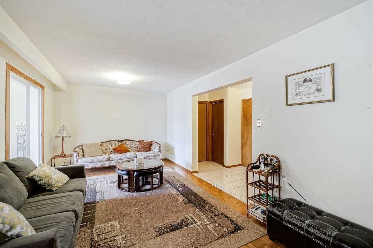 119 Albany Dr