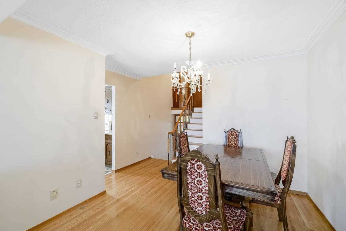 119 Albany Dr
