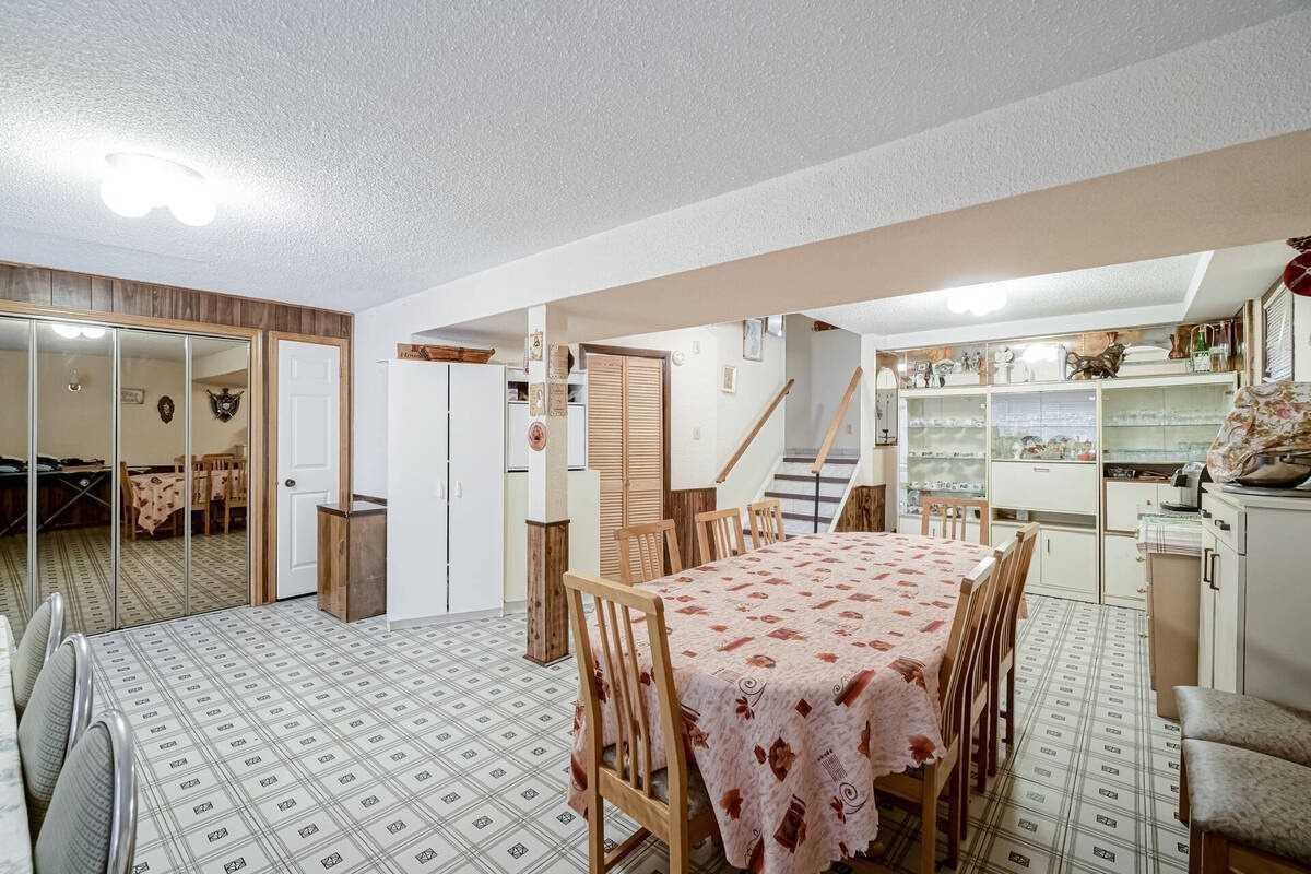 119 Albany Dr