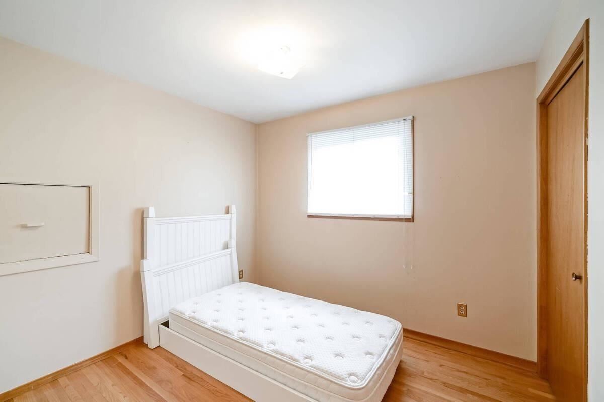 119 Albany Dr